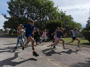 Mini Cross Cup Milíčov 2026 potřetí rozhýbal celý první stupeň